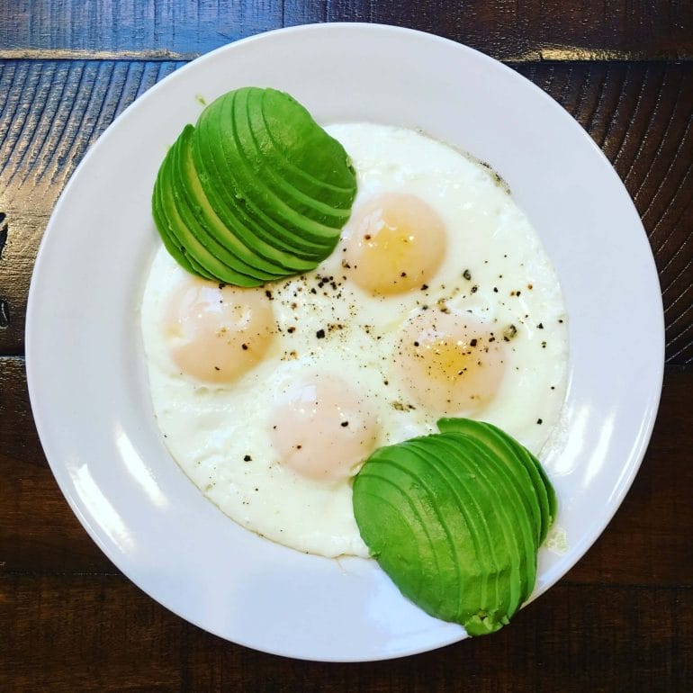 An excellent meal to break a fast: Eggs with Avocado