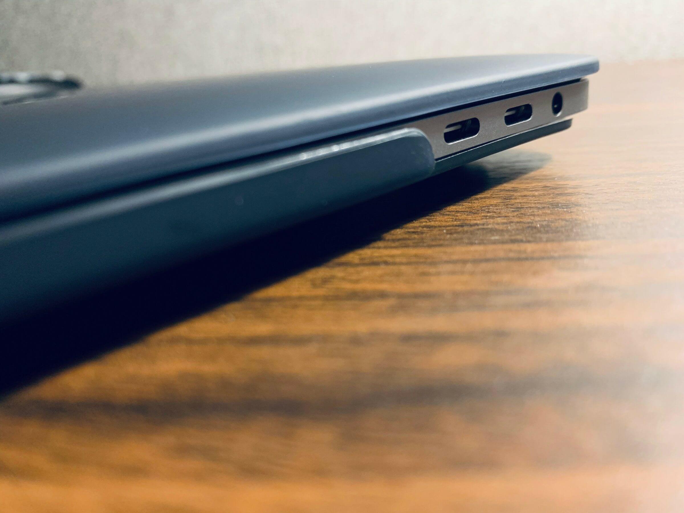 Blvckbydesign - Ultra-thin MacBook Pro Case