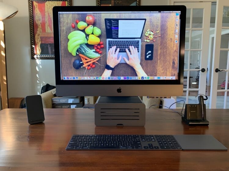 Space Gray iMac Pro on my Desk