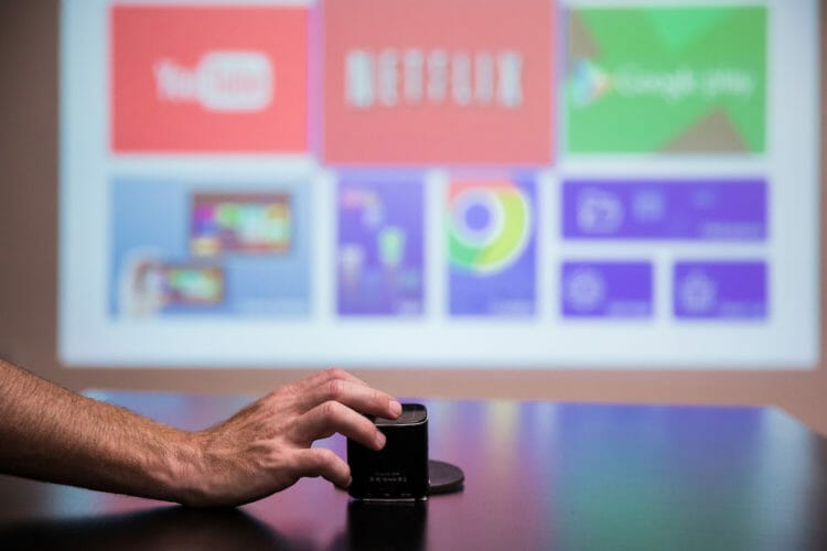 PIQO features an impressive screen size of 240-inches