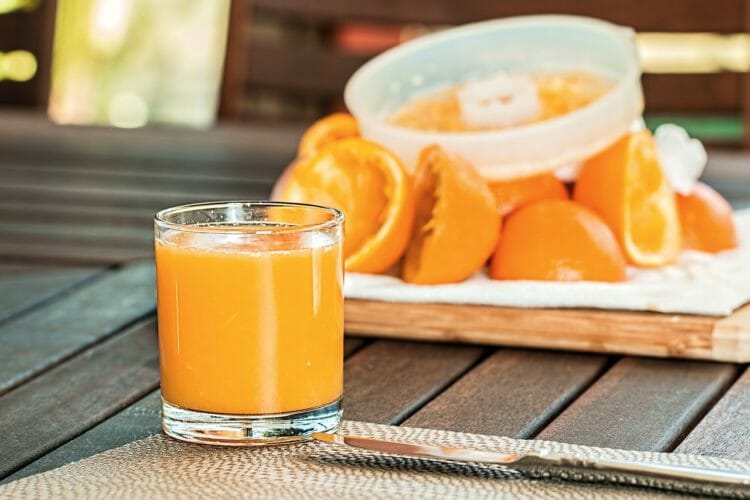 Squeezed orange juice is not as healthy as you think
