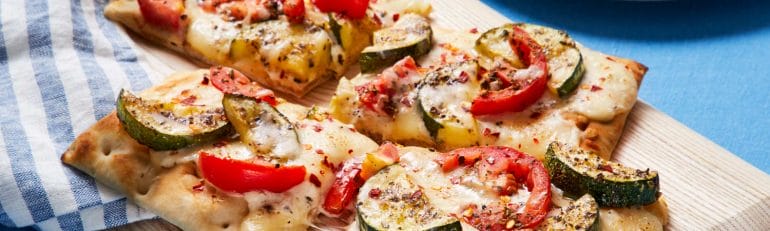 EveryPlate - Garlicky White Sauce Flatbread With Roasted Garlic, Zucchini, And Tomato