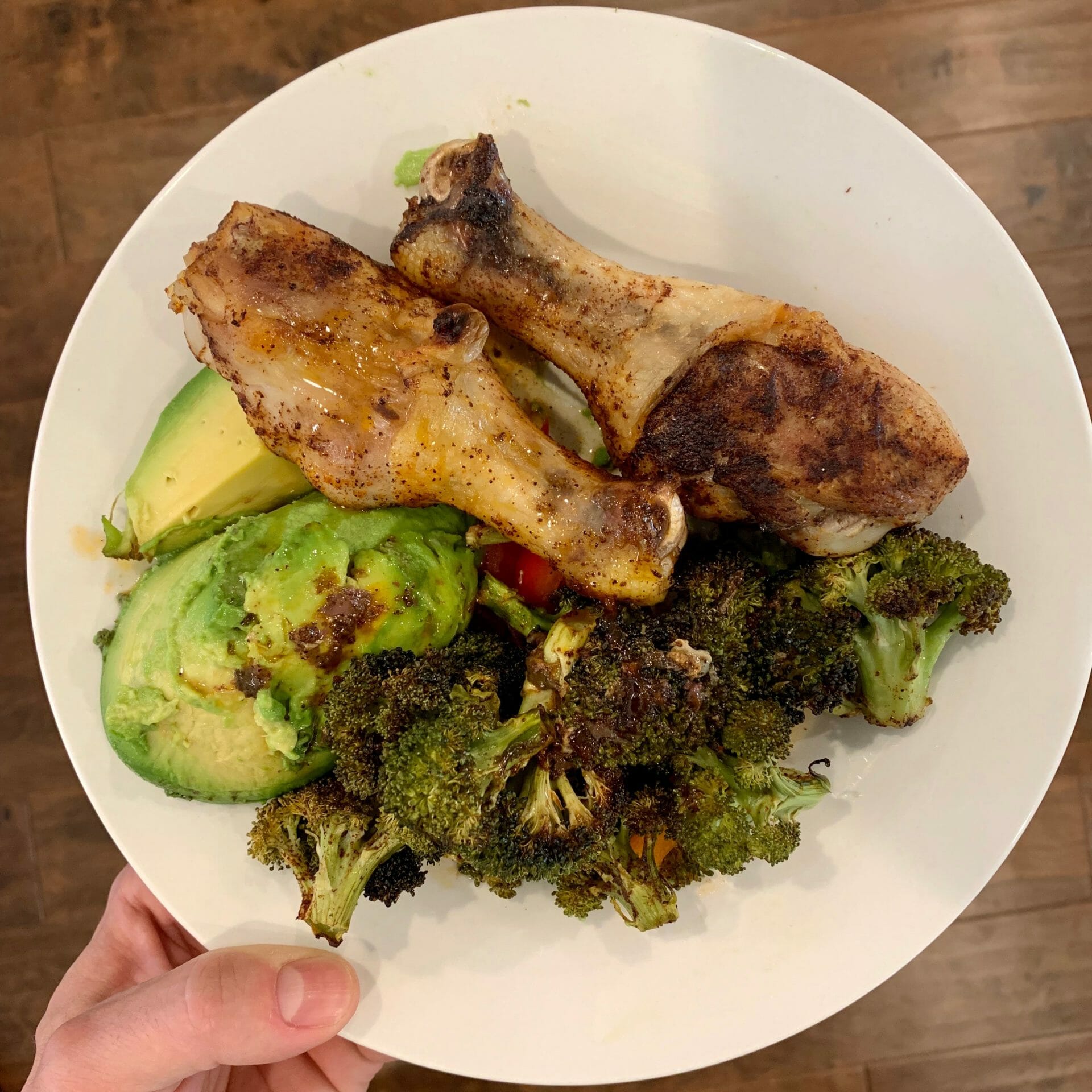Chicken thighs with avocado and broccoli