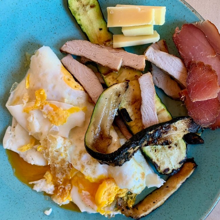 Fried eggs, ham, sliced grilled chicken, grilled zucchini and raw cheese