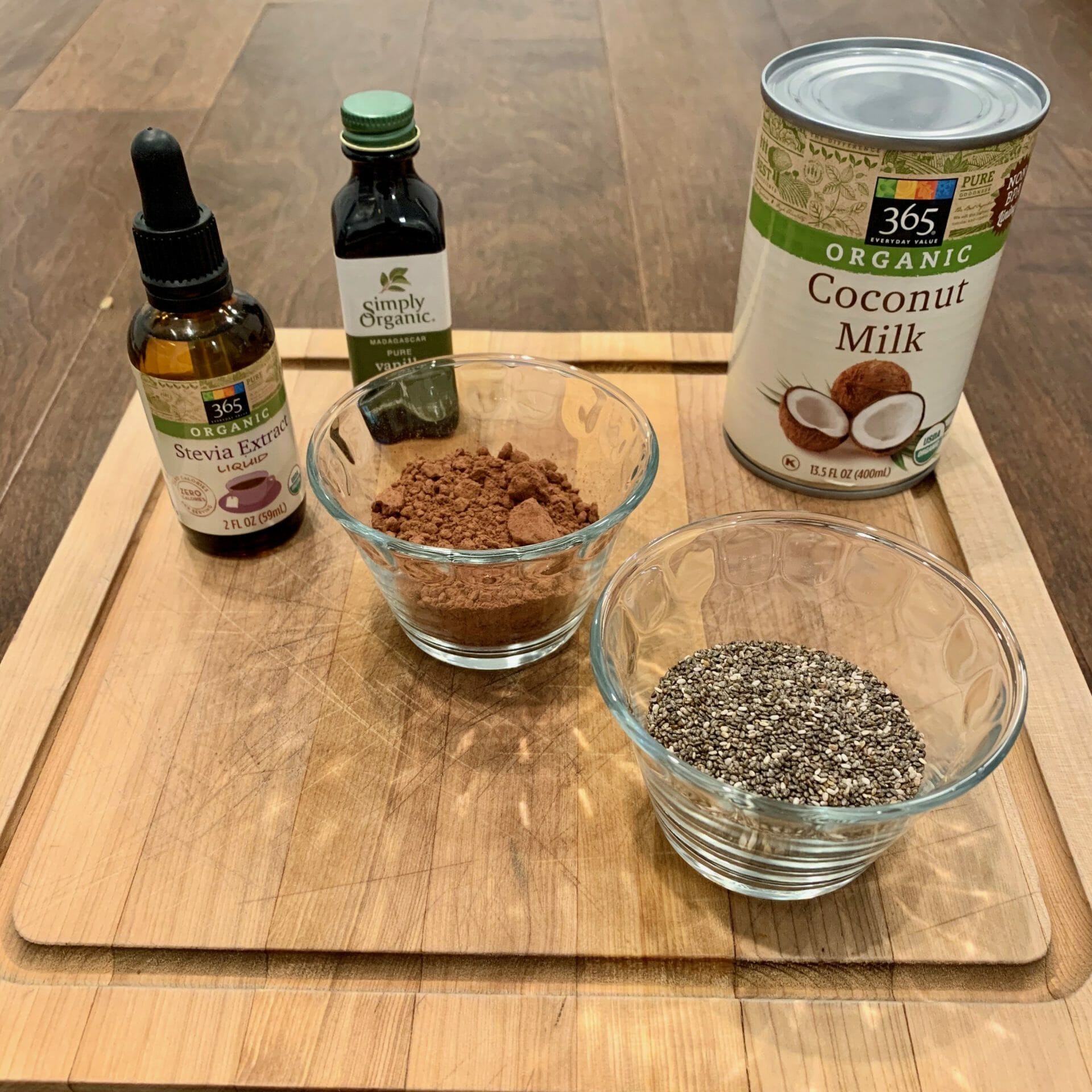 Ingredients of Keto Chocolate Smoothie