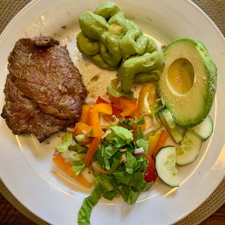 Meat with lettuce, peppers, tomatoes, cucumbers, avocado and guacamole