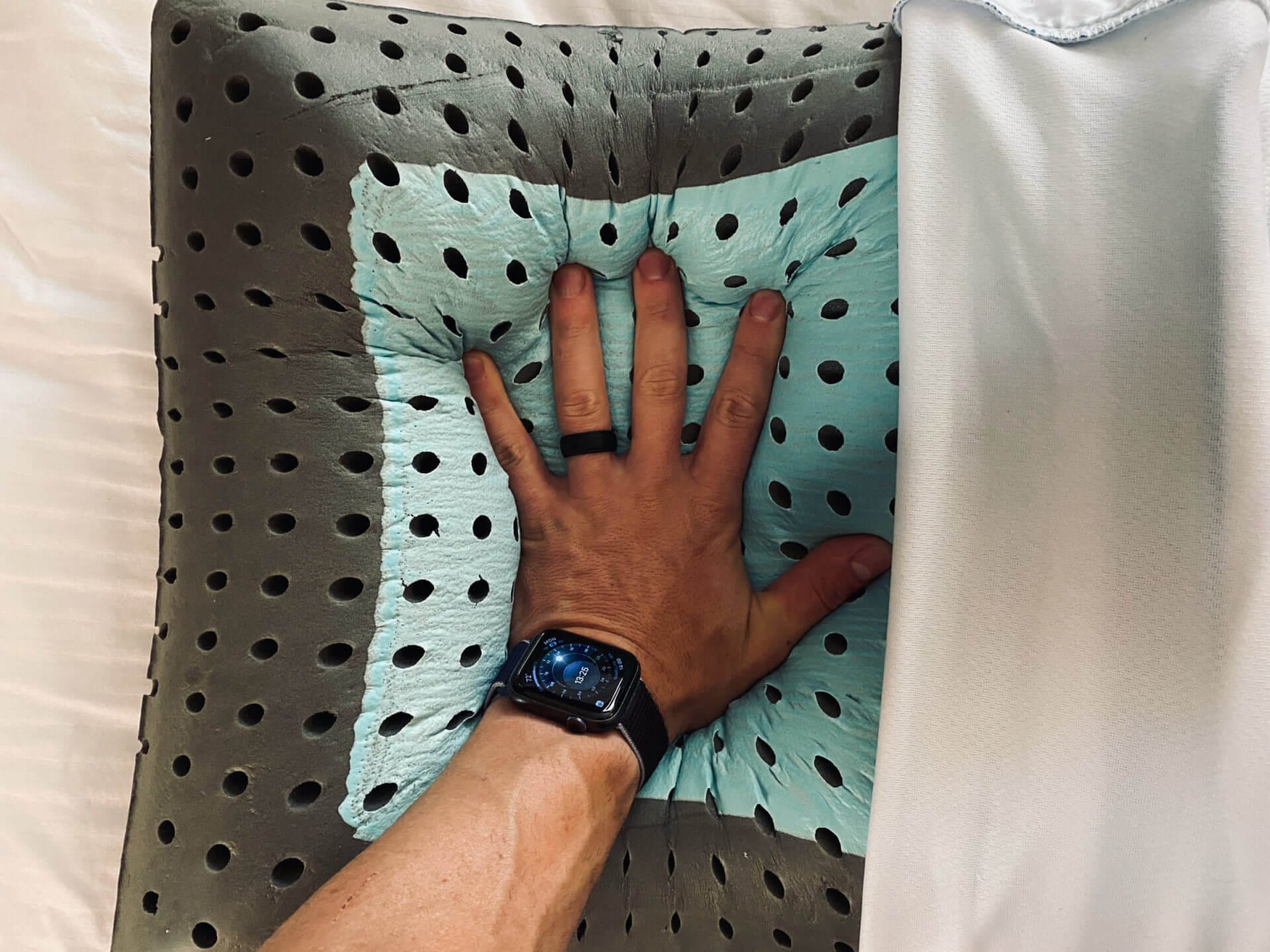 Carbon Air Pillow - Hand impression