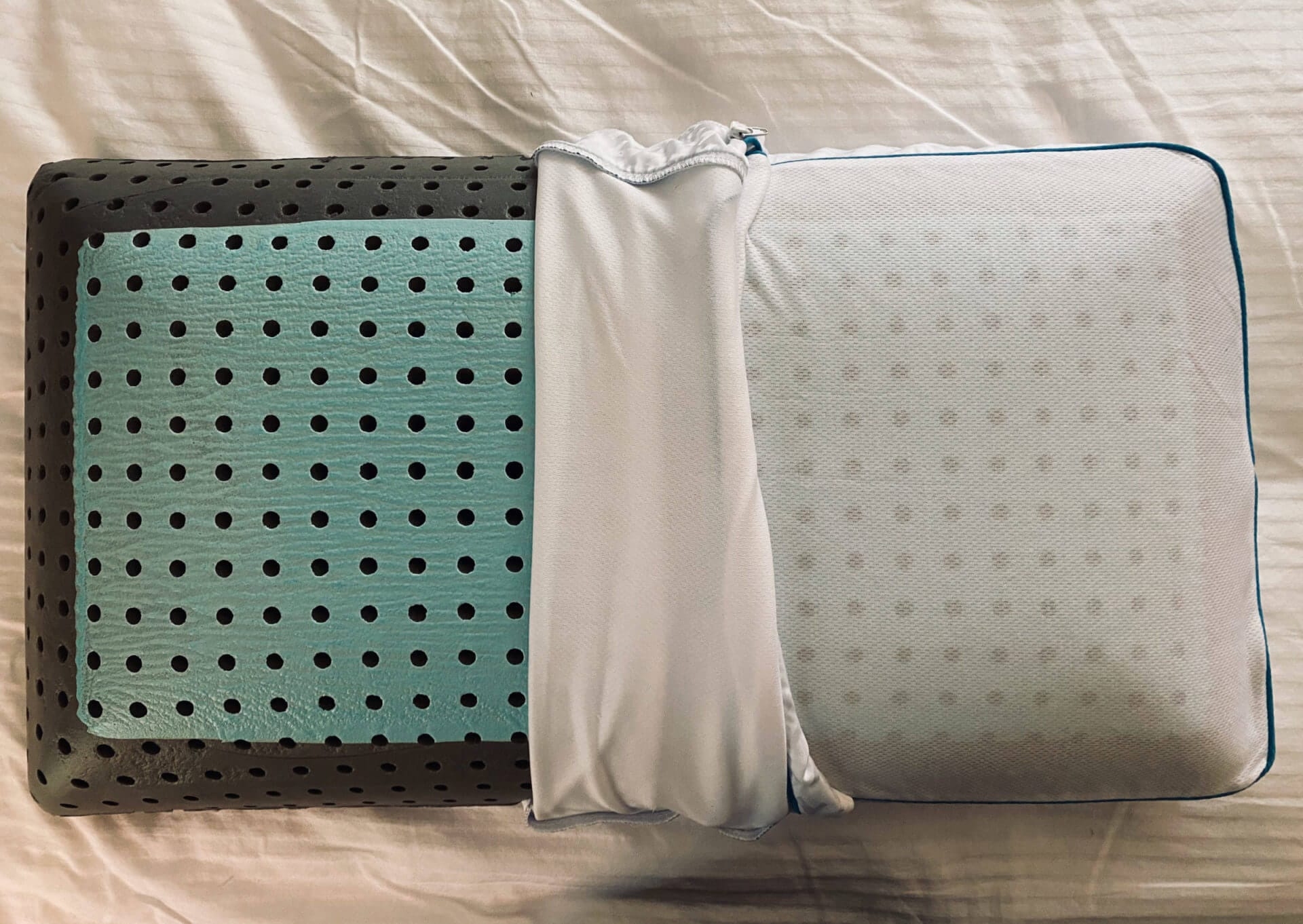 Carbon Air Pillow - Perforated memory foam