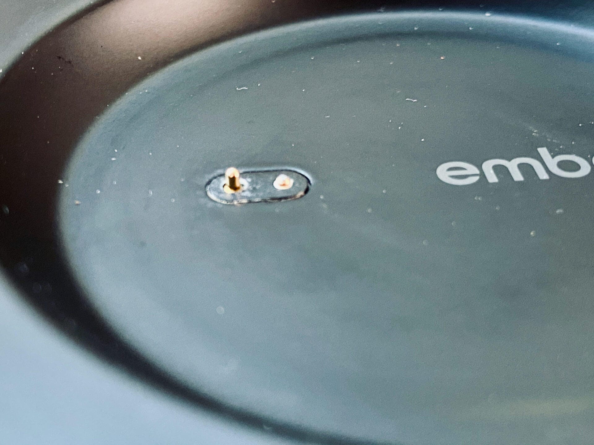 One of the charging pins got stuck