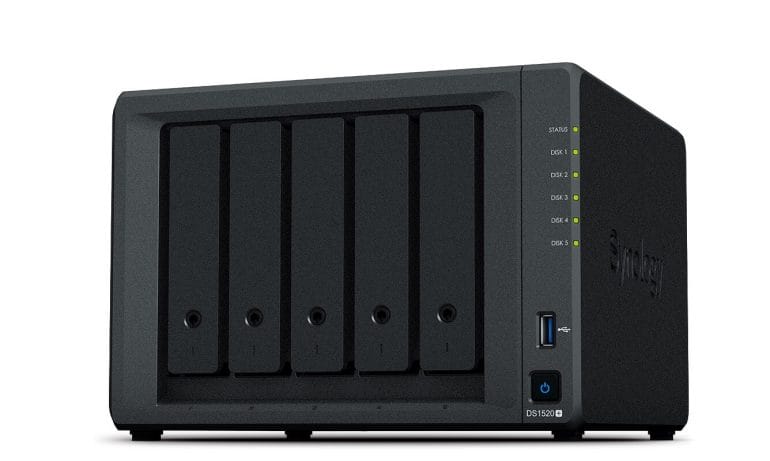 Synology DS1520+ - Angle