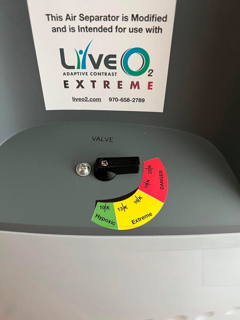 The oxygen concentrator of the LiveO2 Extreme allows you to select between different altitude settings.