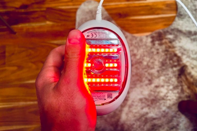 The device is working if you see the red LEDs lit up.