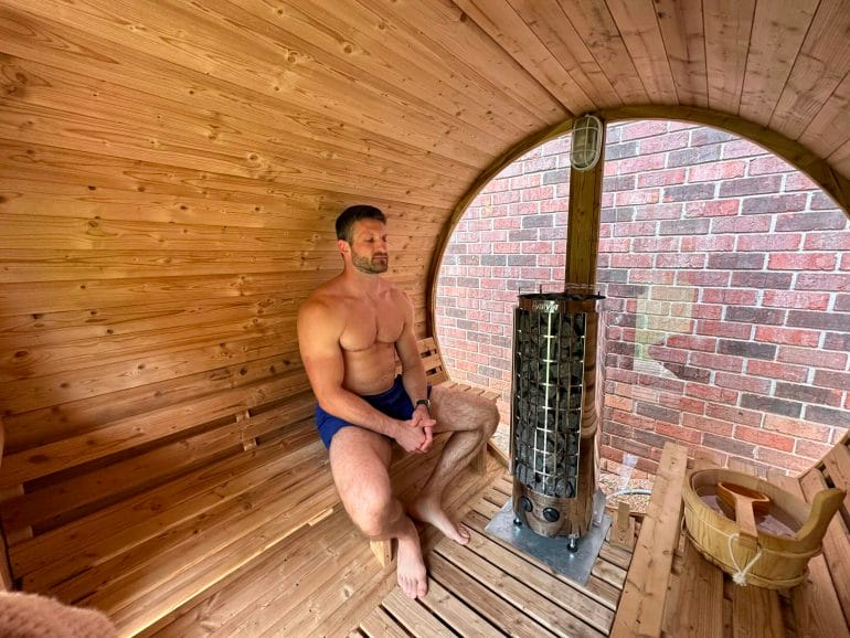 I use sauna bathing as an opportunity to disconnect.