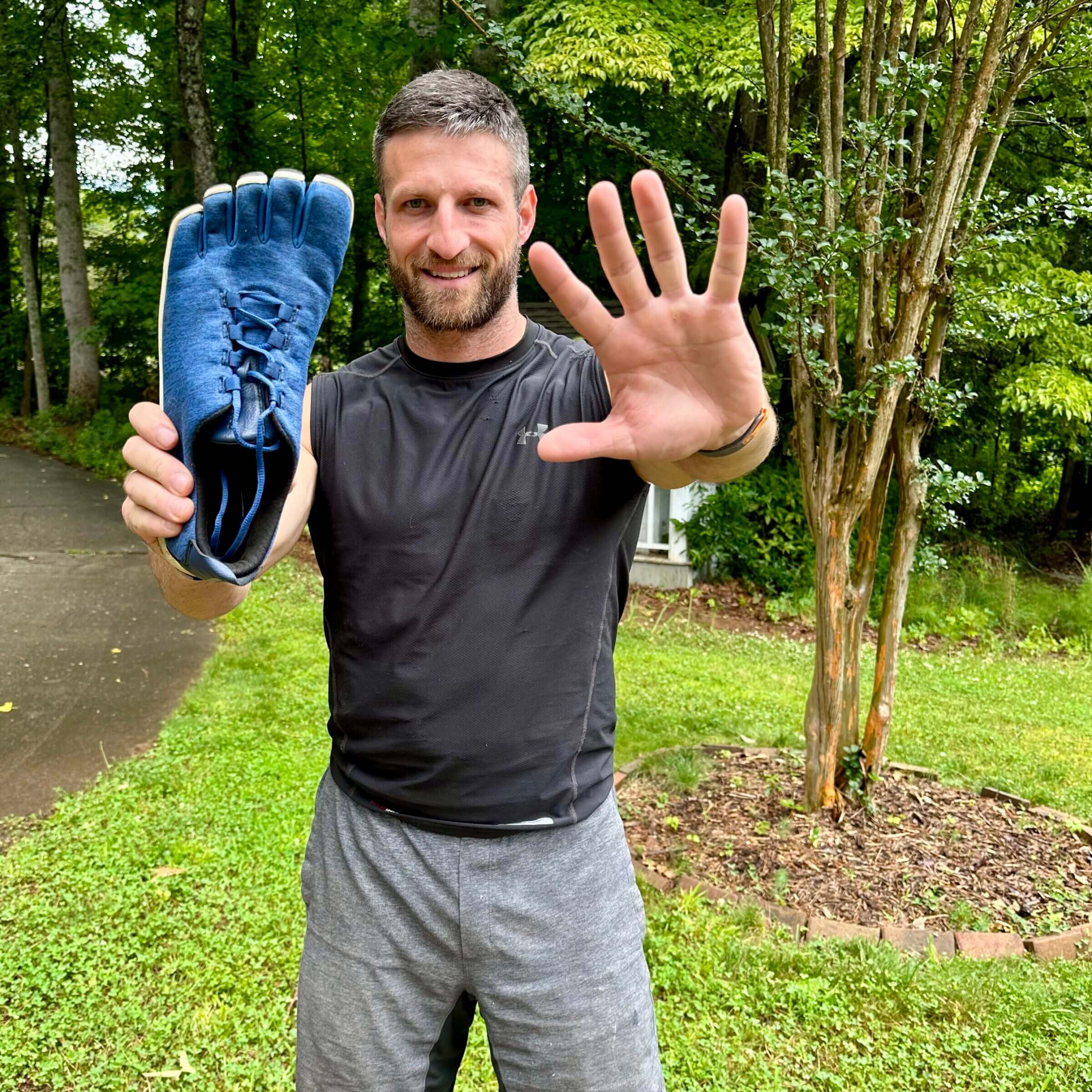 I prefer the individual toe boxes of toe shoes over wide box shoes