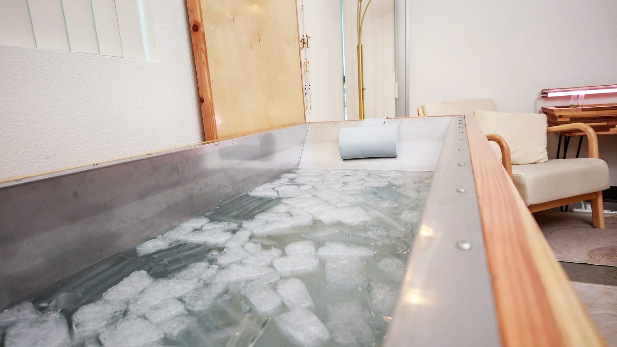 Morozko Forge Ice Bath offers the lowest temperatures of any plunge I tested.