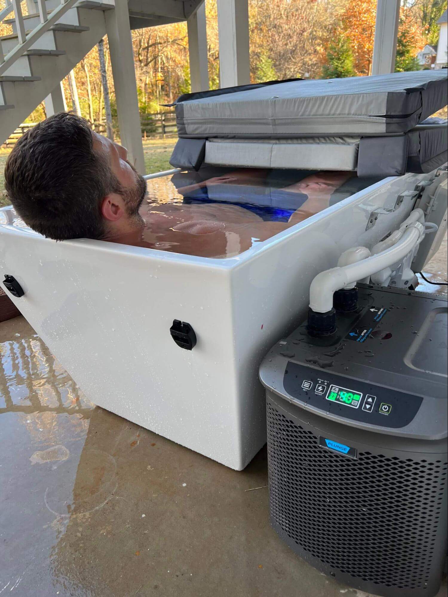 The chiller and plumbing are hidden on the back of the tub.