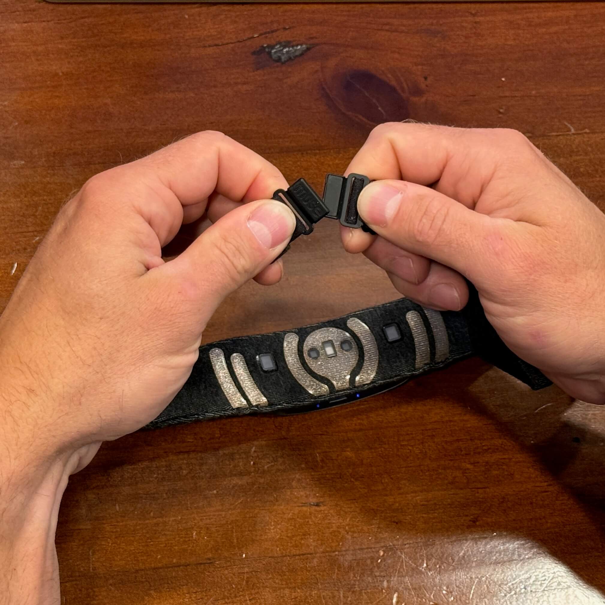 The headband uses a magnetic clasp.