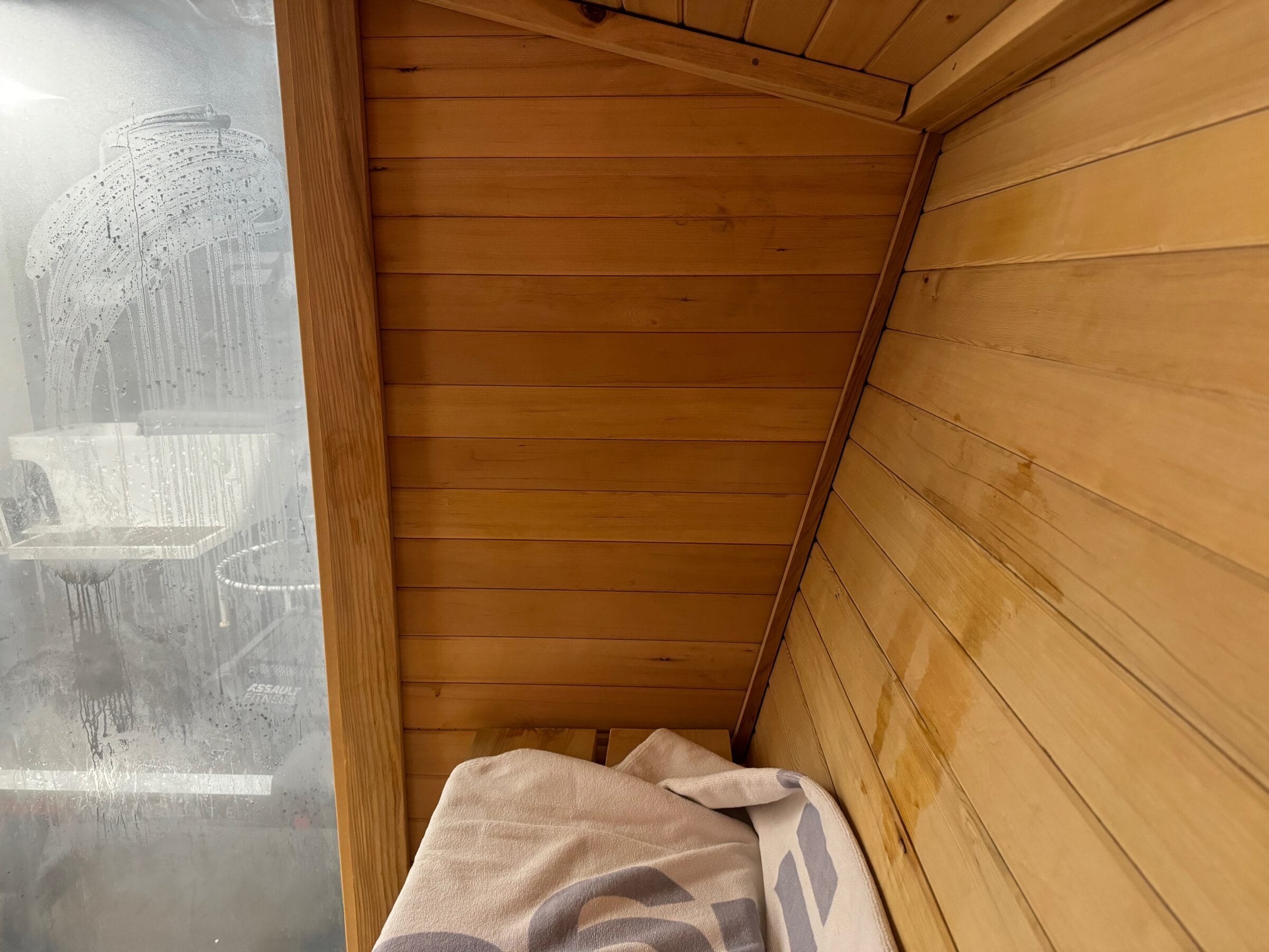 The angled backrest helps you relax and get the most out of your sauna session